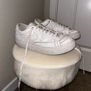 Nike low platform blazers - white